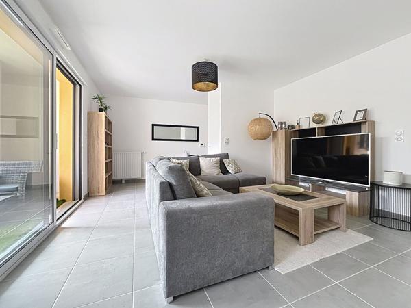 A vendre - Appartement T3 de 67 m² vendu meublé, avec balcon et parking, dans résidence récente (2021) avec ascenseur "Angers Gare/ Pont Noir"