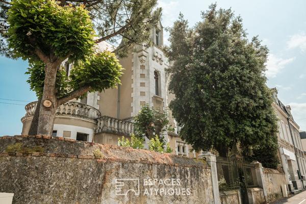 Hôtel particulier en centre-ville avec jardin et dépendance