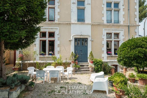Hôtel particulier en centre-ville avec jardin et dépendance