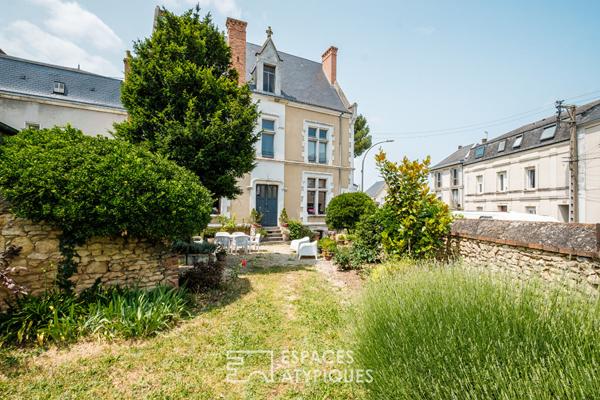 Hôtel particulier en centre-ville avec jardin et dépendance