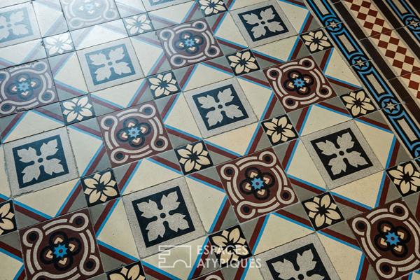 Hôtel particulier en centre-ville avec jardin et dépendance