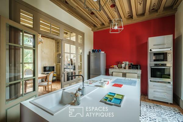 Hôtel particulier en centre-ville avec jardin et dépendance