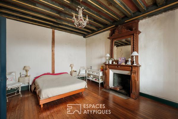 Hôtel particulier en centre-ville avec jardin et dépendance