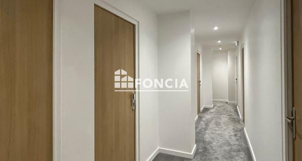 À vendre Local commercial 336 m² - Bourg-saint-maurice 73700