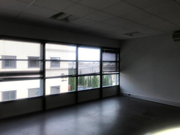Bureau à louer à Avignon extra muros avec parking et fibre optique