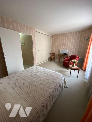 CHARTRES, Proche Hyper Centre, 
Bel Appartement 3 pièces comprenant :
Au 2ème étage avec asce...