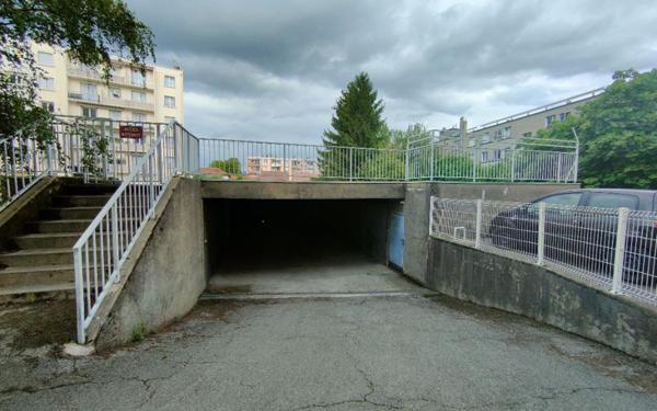 Stationnement à vendre    15 m2 Grenoble