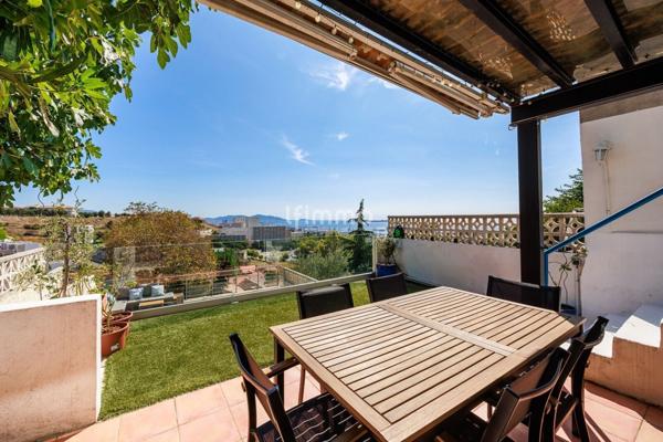 Maison Vue panoramique Mer / Piscine / Extérieur