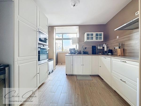 SAINT MARTIN D'HERES (38) Appartement 5 pièces sans travaux, Résidence Hermitage