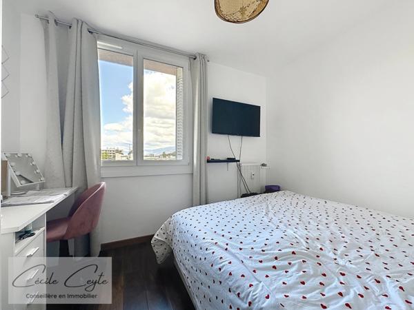 SAINT MARTIN D'HERES (38) Appartement 5 pièces sans travaux, Résidence Hermitage