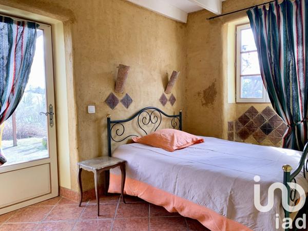 Domaine 11 pièces de 470 m² à Bussière-Badil (24360)