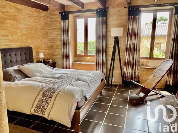 Domaine 11 pièces de 470 m² à Bussière-Badil (24360)