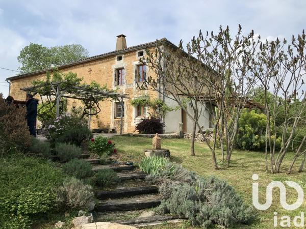 Domaine 11 pièces de 470 m² à Bussière-Badil (24360)