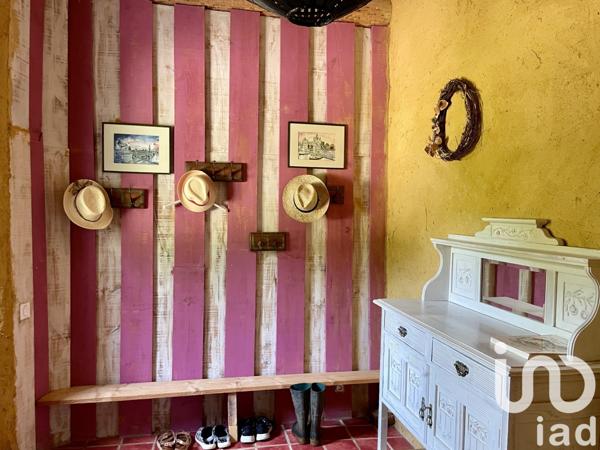 Domaine 11 pièces de 470 m² à Bussière-Badil (24360)