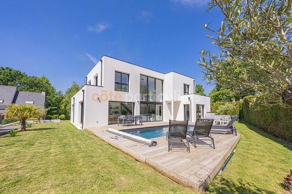 Vente
                Maison191,15 m² - 7 Pièces -
                    SAUTRON (44880)