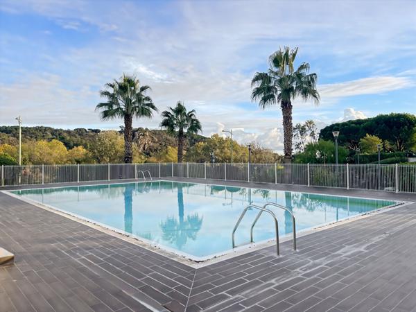 Appartement Le Cannet 3 pièces 68 m² terrasse piscine parking