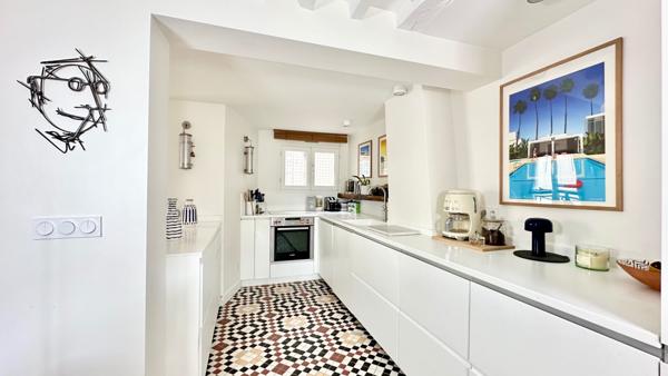 Coup de coeur assuré pour ce 3 pièces avec balcon filant