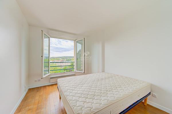 Appartement Saint Germain En Laye - Dernier étage - Terrasse - Vue panoramique - Plein Sud - 101m2 645 000 € **  - Référence  18671