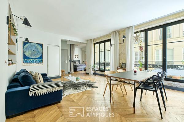 Appartement esprit atelier sur cour pavée au coeur du 10ème.