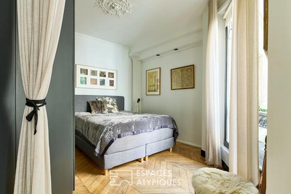 Appartement esprit atelier sur cour pavée au coeur du 10ème.