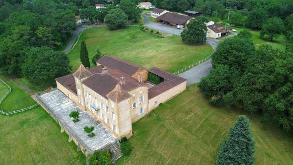 Vente Maison de luxe Fumel 10 Pièces 559 m²