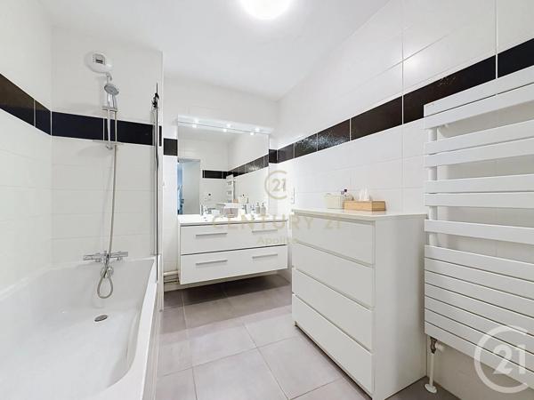 Appartement F4 à vendre  4 pièces - 97,82 m 2   LA MADELEINE  - 59