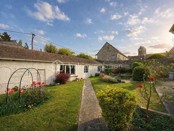 Au cœur d’un village prisé du Vexin, aux portes de l’Île-de-France

Laissez-vous séduire par cette magnifique maison familiale avec plein pied de vie parfaitement entretenue, où aucun travaux n’est à prévoir. Nichée à l’abri des regards derrière un charmant mur en pierre, elle offre un cadre de vie paisible et privilégié, à seulement 20 minutes de Cergy-Pontoise, dans l’un des villages les plus recherchés du Vexin.

Dès l’entrée, vous découvrirez une spacieuse et lumineuse pièce de vie d’environ 45 m², idéale pour recevoir, ouverte sur une agréable véranda de 23 m², véritable prolongement de la maison en toute saison.

La cuisine aménagée de 10 m² est complétée par un cellier/buanderie-arrière-cuisine de 4 m², particulièrement pratique au quotidien.

Le rez-de-chaussée offre également une belle suite parentale comprenant une chambre de 13 m², une salle d’eau. un WC ainsi qu’un dressing.

À l’étage, un vaste palier dessert trois belles chambres de 14 à 17 m², une salle de bains et un WC indépendant, offrant un espace nuit parfaitement adapté à une famille.

Les extérieurs complètent idéalement cette propriété avec :

    Une dépendance d’environ 24 m².
    Un double garage de 45 m².
    Un abri à bois de 10 m².


Édifiée sur vide sanitaire et raccordée au tout-à-l’égout, cette propriété bénéficie également d’un système de récupération des eaux de pluie, d’une toiture entretenue avec traitement hydrofuge, autant d’atouts qui témoignent du soin apporté à son entretien.


Les atouts :

    Village très recherché du Vexin.
    À seulement 20 minutes de Cergy-Pontoise.
    Train ligne J dans le village 
    Aucun travaux à prévoir.
    Maison parfaitement entretenue.
    Vie de plain-pied grâce à la suite parentale.
    Belle véranda lumineuse.
    Double garage et dépendance.
    Jardin intime, à l’abri des regards.
    Vide sanitaire, tout-à-l’égout et récupération des eaux de pluie.

Une propriété rare sur le secteur, idéale pour une famille en quête de calme, de confort et de qualité de vie, tout en restant à proximité des portes de l’Île-de-France.

À découvrir sans tarder !