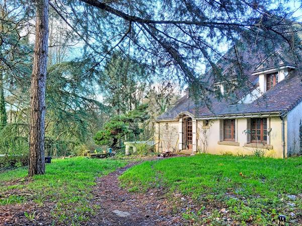 Orvault Vallée du Cens : Maison à vendre ! Rare sur le secteur avec 293 m² sur terrain de 6300 m² ! Cadre verdoyant.