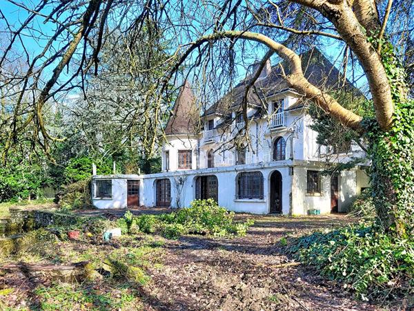 Orvault Vallée du Cens : Maison à vendre ! Rare sur le secteur avec 293 m² sur terrain de 6300 m² ! Cadre verdoyant.
