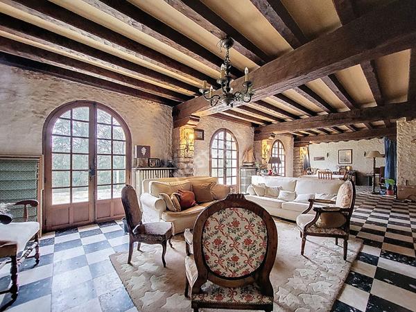 Orvault Vallée du Cens : Maison à vendre ! Rare sur le secteur avec 293 m² sur terrain de 6300 m² ! Cadre verdoyant.
