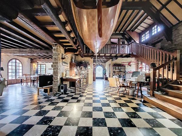 Orvault Vallée du Cens : Maison à vendre ! Rare sur le secteur avec 293 m² sur terrain de 6300 m² ! Cadre verdoyant.