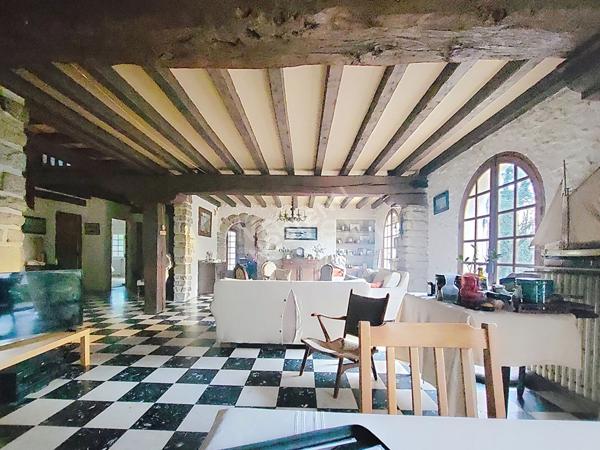 Orvault Vallée du Cens : Maison à vendre ! Rare sur le secteur avec 293 m² sur terrain de 6300 m² ! Cadre verdoyant.