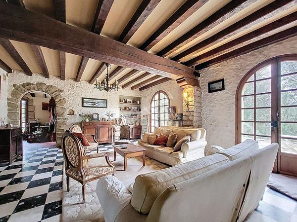 Orvault Vallée du Cens : Maison à vendre ! Rare sur le secteur avec 293 m² sur terrain de 6300 m² ! Cadre verdoyant.