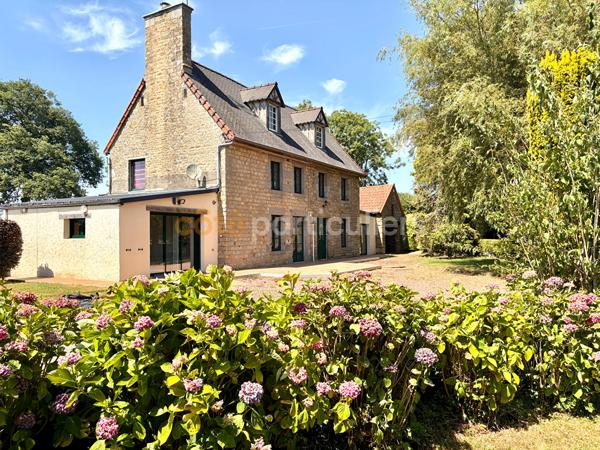Vente
                Maison172 m² - 8 Pièces -
                    LA HAYE PESNEL (50320)