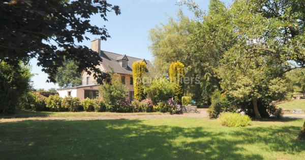 Vente
                Maison172 m² - 8 Pièces -
                    LA HAYE PESNEL (50320)