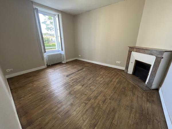 Thouars (79100) ref 99471 THOUARS Centre quartier calme maison rénover Type 4 avec garage et cour