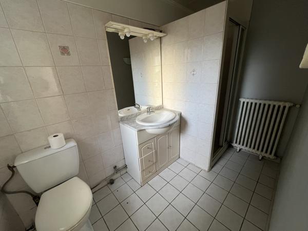 Thouars (79100) ref 99471 THOUARS Centre quartier calme maison rénover Type 4 avec garage et cour