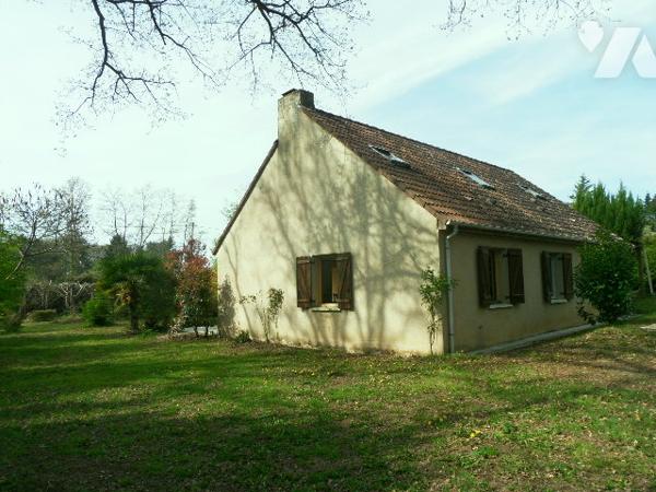 Maison de plain-pied avec 5 chambres à NEUVILLE SUR SARTHE