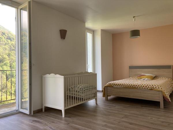 Maison à vendre à Saint-Rambert-en-Bugey dans l'Ain (01230), ref : VM1512-01032