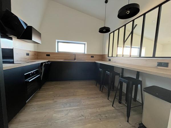 LOCAL PROFESSIONNEL A LOUER - 10 KM DE LA ROCHELLE