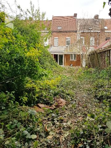Très beau potentiel pour cette maison de caractère de 122 m² habitable avec jardin.