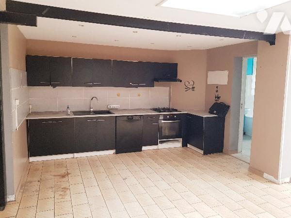 Très beau potentiel pour cette maison de caractère de 122 m² habitable avec jardin.