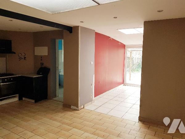 Très beau potentiel pour cette maison de caractère de 122 m² habitable avec jardin.