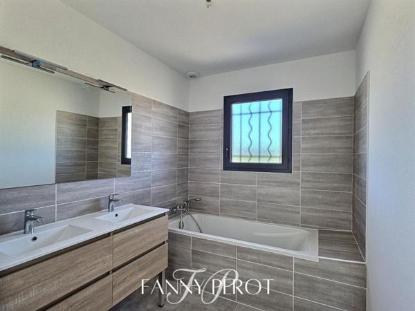 Maison 3 faces de 90 m² avec piscine et garage à Saint-Cyprien