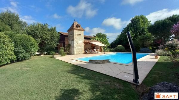 Maison en pierre 220m2, 6 chambres, piscine sur parcelle 5126m2