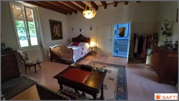 Maison en pierre 220m2, 6 chambres, piscine sur parcelle 5126m2