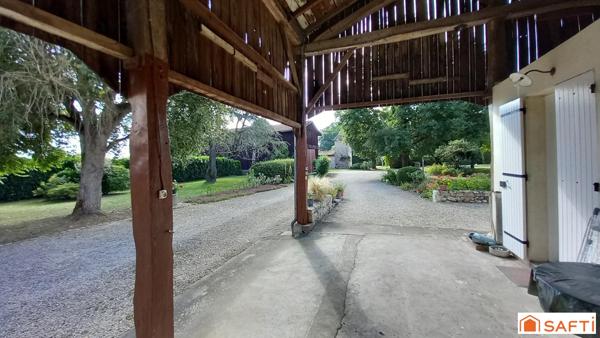 Maison en pierre 220m2, 6 chambres, piscine sur parcelle 5126m2