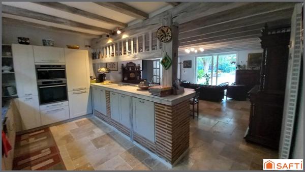 Maison en pierre 220m2, 6 chambres, piscine sur parcelle 5126m2