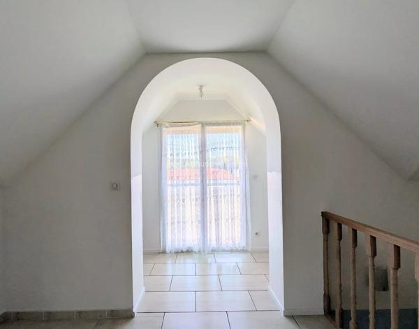 Vente                                                      Maison
                        
                     6 pièces                      181 m2                     à Neufchâteau