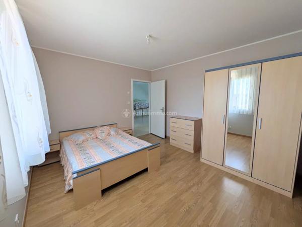 Vente                                                      Maison
                        
                     6 pièces                      181 m2                     à Neufchâteau